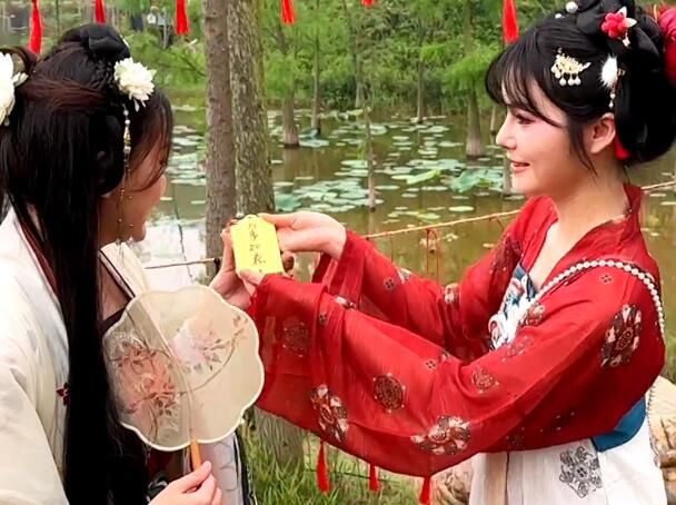 “壮族三月三”活动现场 古风小姐姐们美如画