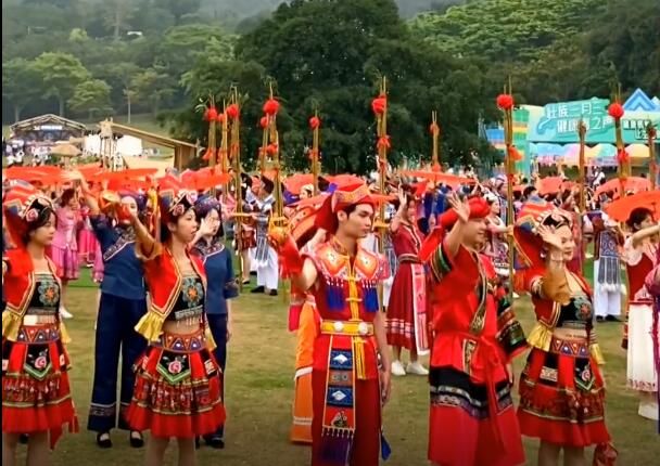 看！山歌引来了“火凤凰”！