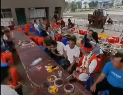 带你沉浸式体验广西大明山上的长桌百家宴