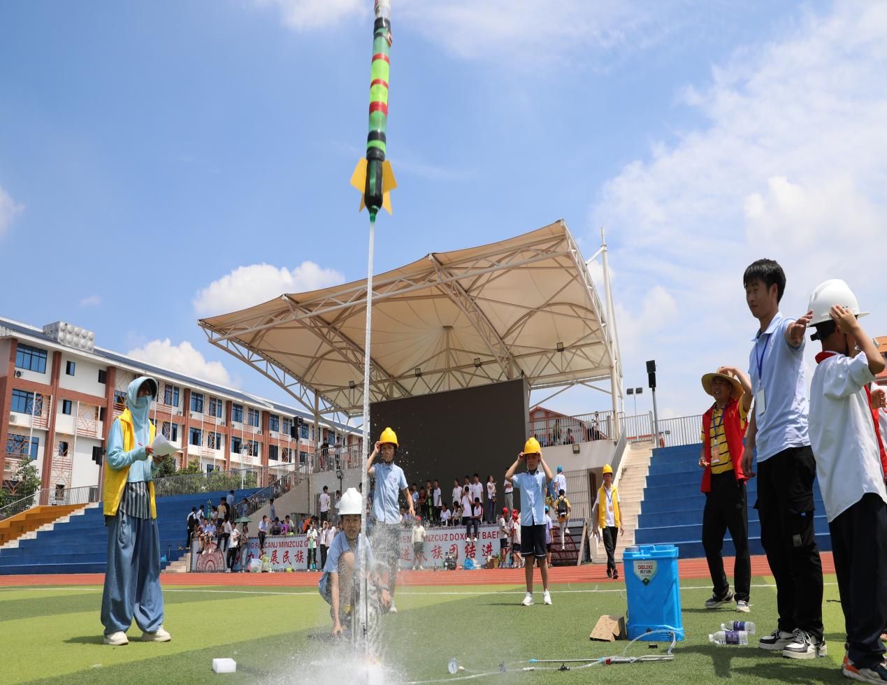 武鳴區成功舉辦第一屆青少年科技運動會