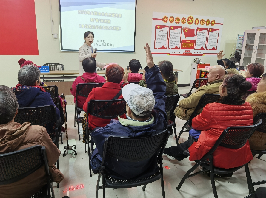 西乡塘区科协在北际社区开展食品安全“你点我检、服务惠民生”主题科普宣传活动