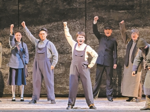 紀(jì)念西南劇展80周年暨第八屆全國話劇優(yōu)秀劇目展演首場演出在邕舉行 話劇《林基路》感動(dòng)廣西觀眾