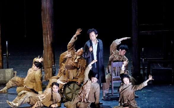 “现实题材创作中的戏剧担当”专题研讨会举行