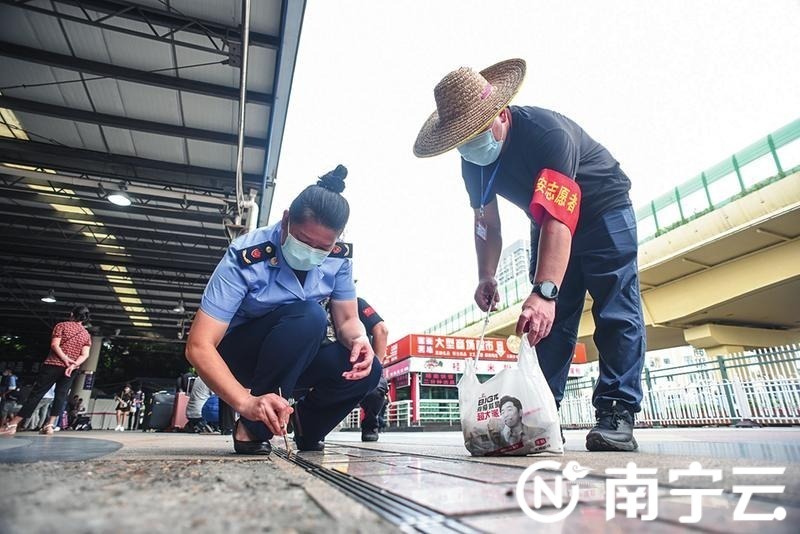 南宁市开展“烟头不落地 垃圾不乱扔”联合执法整治行动