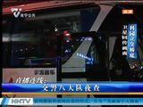 南宁高新区交警例行检查客车超载情况